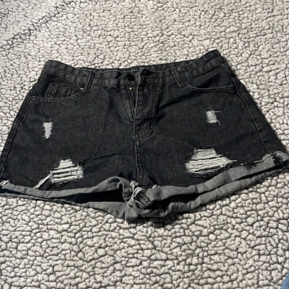 Black cut off denim jeans - Picture 3 of 10